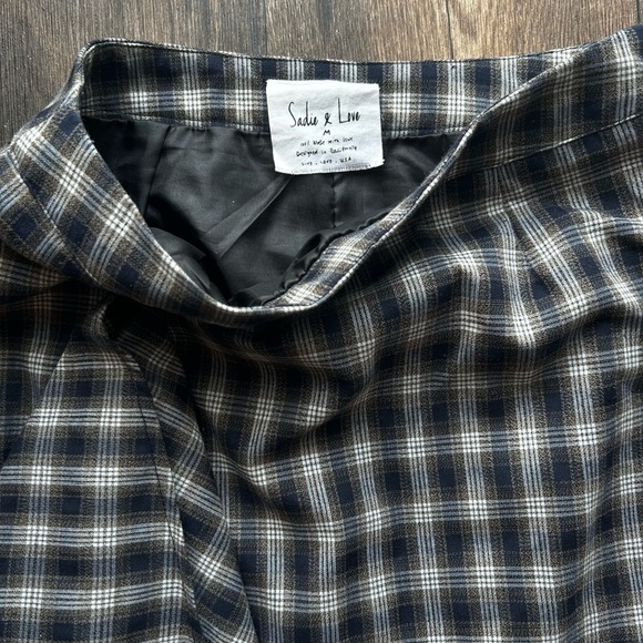 Asymmetric Ruffle Skirt - Picture 2 of 2